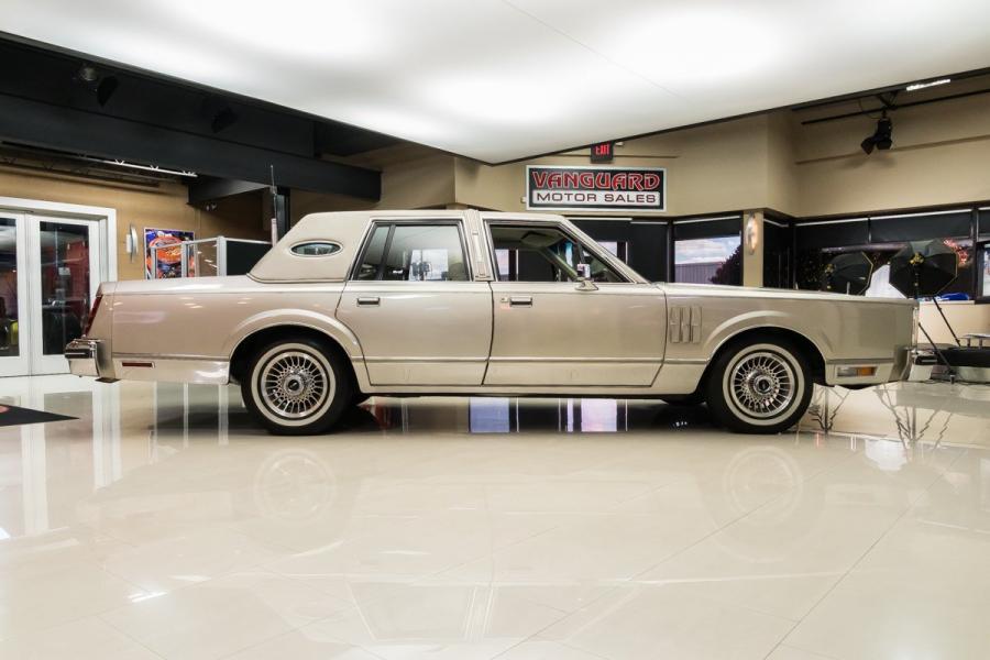  Lincoln Continental Mark VI Sedan 1980 года  (фото 5 из 111)